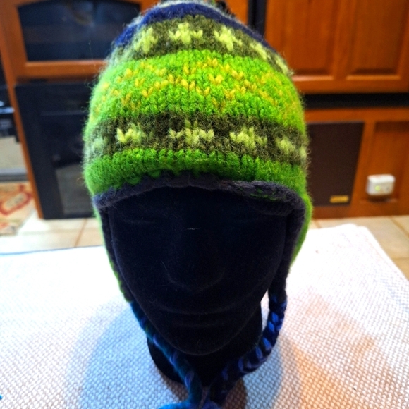 A Wool toboggan made in Nepal. Unbranded. OSFM.  EUC. - Picture 1 of 3